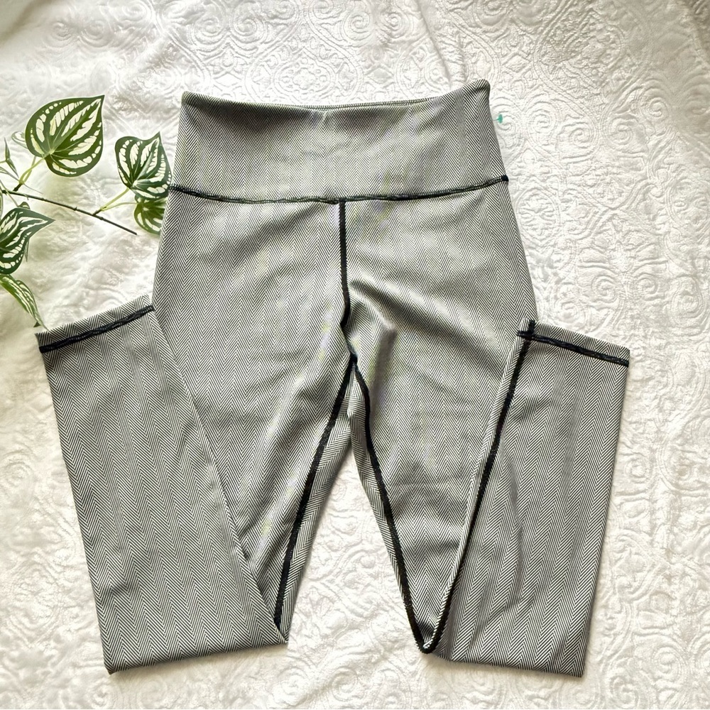 Zyia Active Gray Herringbone Leggings Size 4 High Rise Stretch Athleisure